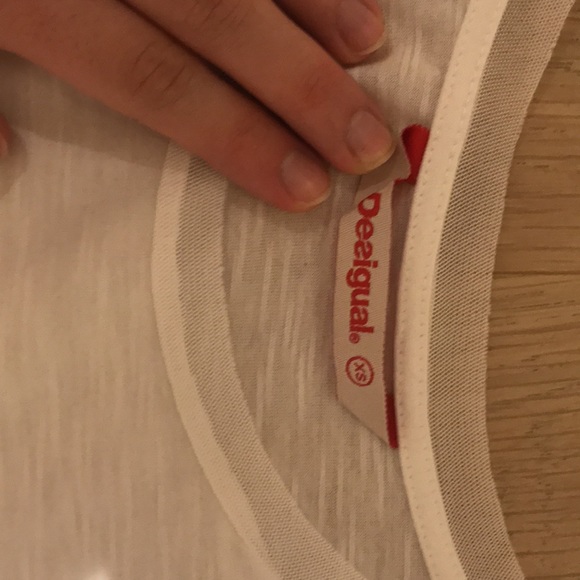Cute Desigual t-shirt - Picture 2 of 6